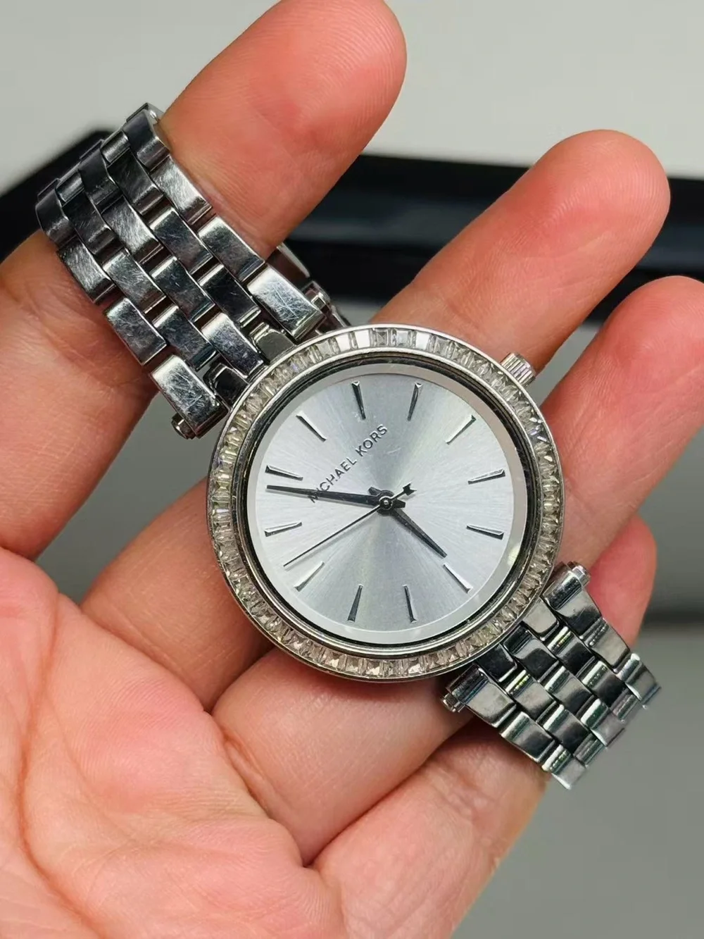 Michael Kors Women Quartz Watch Silver Tone Crystal Bezel 33mm New Battery Runs